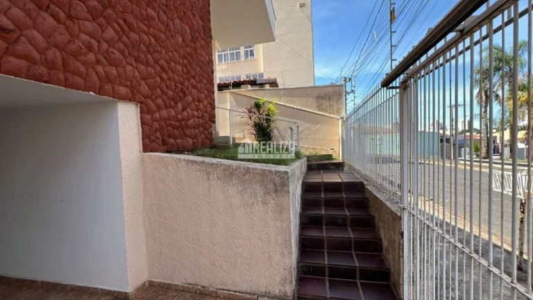 Imagem Casa à venda no bairro Vila Olímpica, Uberaba - 3 dormitórios, suíte, sacada e quintal!