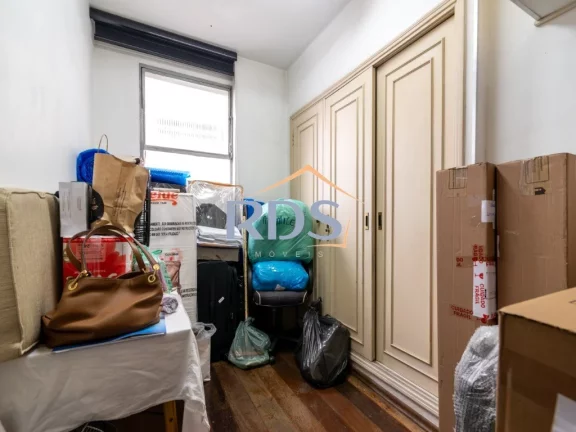 Imagem Oportunidade ! Apartamento 190 m ! 03 dormitórios 01 suíte 01 dormitório com varanda. Próximo metrô Oscar Freire