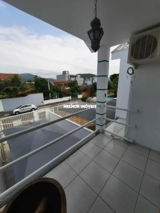 Imagem Sobrado Semi Mobiliado à Venda com 03 Dormitórios sendo 01 Suíte Localizado no bairro Nova Esperança Balneário Camboriú - SC