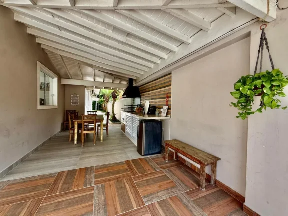 Imagem Imperdível Casa à Venda em Riviera de São Lourenço: 4 Quartos, 2 Suítes, 2 Salas, 3 Vagas de Garagem, 240m² - Riviera Módulo 22!