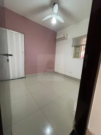 Imagem Casa em Condomínio para Locação em Cuiabá-MT (Jardim Mossoró) - 3 Quartos, 2 Suítes, 1 Sala, 2 Vagas de Garagem!