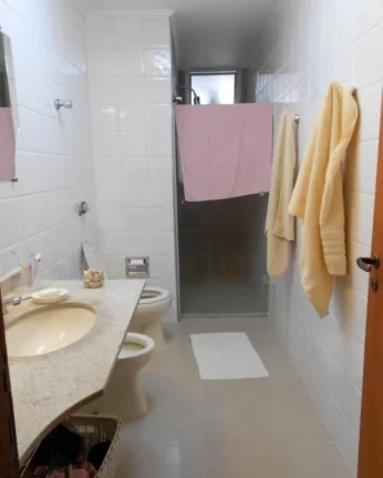 Imagem Apartamento amplo, com janelas grandes, bem arejado e iluminado, living para dois ambientes, 3 dormi...
