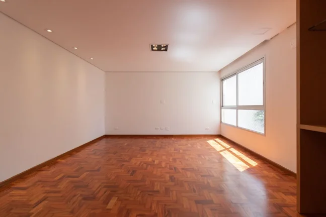 Imagem OPORTUNIDADE IMPERDÍVEL ! Apartamento 125M² Reformado, 3Q, 1 Suíte, 2 Banheiros, 2 Vagas.