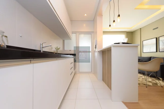 Imagem Apartamento à venda nas Mercês – 3 quartos, suíte e sacada com churrasqueira
