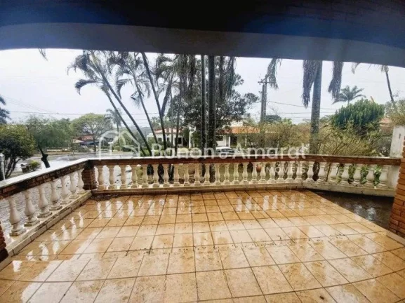 Imagem Oportunidade de negócio! Espaçoso sobrado com 5 quartos sendo 4 suítes, escritório, 7 banheiros,...