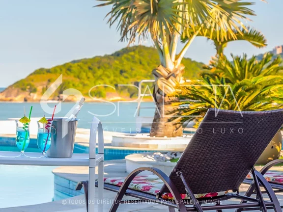 Imagem Belíssima mansão mobiliada com 10 suítes e vista para o mar à venda na Praia do Pernambuco no Guarujá