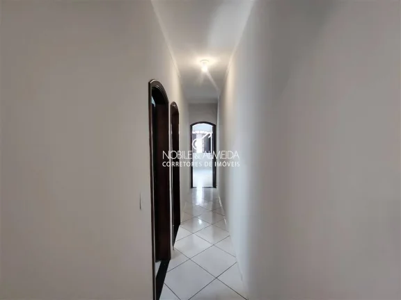 Imagem Casa Geminada com 2 vagas de garagem e piscina.