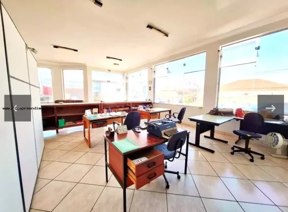 Imagem Salão Comercial para Locação em Limeira, Vila Queiroz, 2 banheiros, 3 vagas