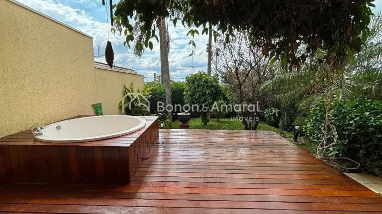 Imagem Localizada em rua tranquila, com linda vista em área de preservação ambiental.
Um imóvel que une...