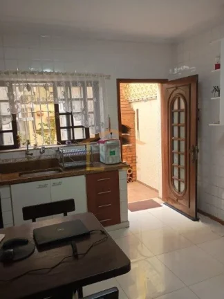 Imagem Sobrado em vila fechada, 2 dormitórios, sendo 1 suíte, armários na cozinha e nos dormitórios, la...