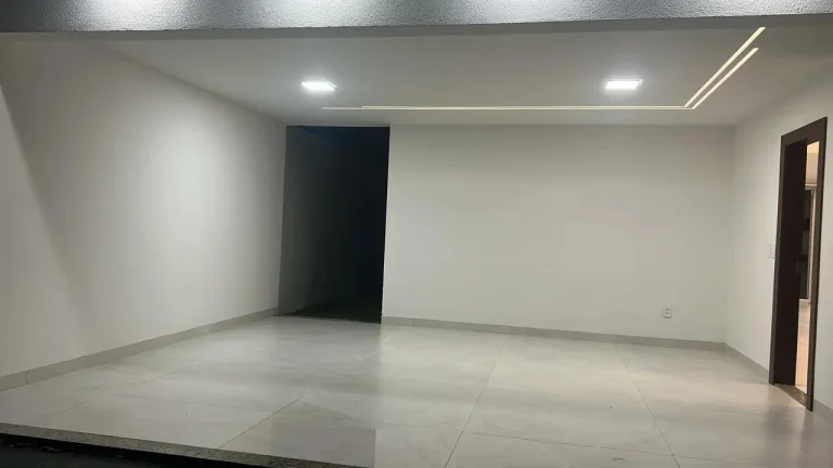 Imagem Casa Nova, Sol da Manhã, 2 Garagens, Pé Direito Duplo, 3 Quartos (2 Suítes +1 Quarto Social).