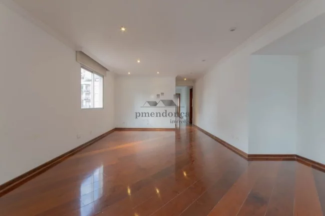 Imagem Belo apartamento com armários embutidos, arejado e iluminado. Amplo living para 02 ambientes, terra...