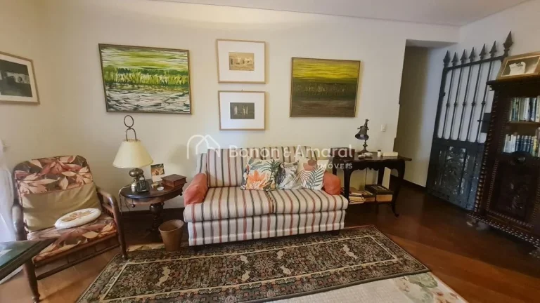 Imagem Localizado no coração do Cambuí, este finíssimo apartamento oferece o que há de melhor em confo...