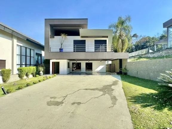 Imagem Cond. Vintage - Moderna, rua tranquila, 4 suítes (1 no térreo), piscina!