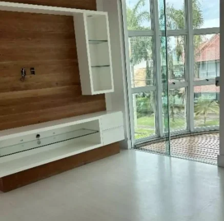 Imagem Casa de Alto Padrão em Jurerê Internacional a Poucos Minutos da Praia