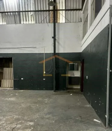Imagem GalpÃ£o comercial reformado, 216mÂ² de Ã¡rea Ãºtil, com mezanino superior para escritÃ³rio, instalaÃ...