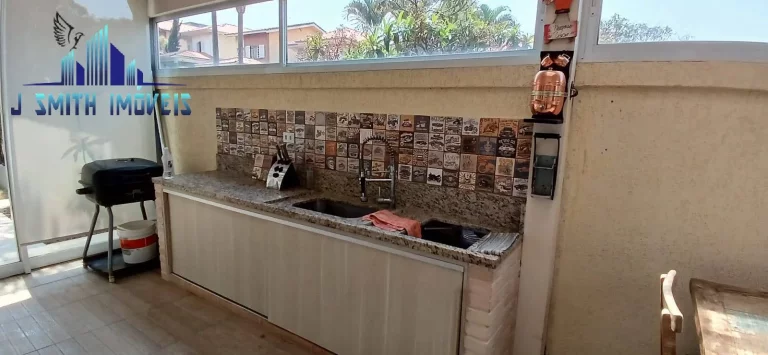 Imagem CASA AMPLA, 3 SUÍTES, QUINTAL GRANDE COM PAISAGISMO. COND. C/ LAZER