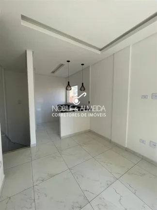 Imagem CASA COM SACADA NA QUADRA DA PRAIA