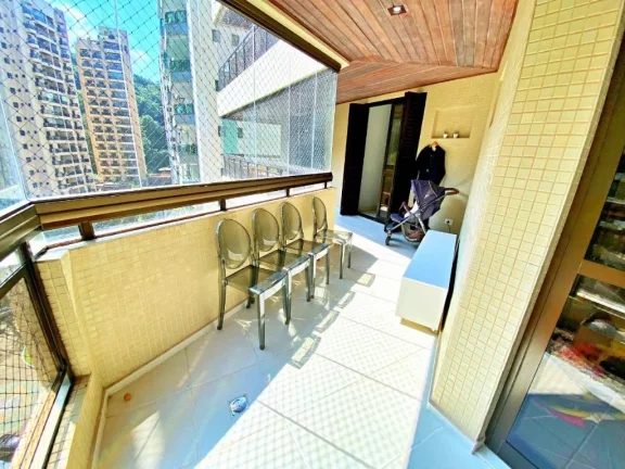 Imagem AMPLO APARTAMENTO COM 3 SUÍTES, MAIS O 4º DORMITÓRIO OPCIONAL, 2 VAGAS, VARANDA ESTENDIDA, NA REGIÃO NOBRE DA PITANGUEIRAS NO GUARUJÁ.