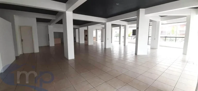 Imagem Sala comercial á venda com 382m² no centro de Torres/RS