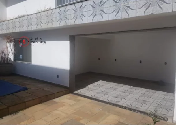 Imagem CASA TÉRREA COM 3 DORMITÓRIOS A VENDA NA VILA ZELINA, COM QUINTAL, CHURRASQUEIRA, JARDIM E PISCINA. A 10 MINUTOS A PÉ DO METRÔ VILA PRUDENTE.