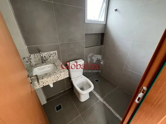 Imagem Casa Sobreposta Alta em Santos no bairro do Embaré próximo a Aparecida com piscina por R$ 1.450.000,00.