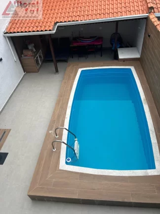 Imagem Casa à venda em Praia Grande-SP, bairro Tupi, 3 quartos, 3 suítes, 1 sala, 3 banheiros, 4 vagas, 230m².