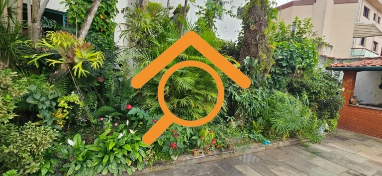 Imagem Casa Comercial para Locação em Interlagos, São Paulo - 2 Quartos, 1 Sala, 2 Banheiros, 4 Vagas de Garagem - 175m²