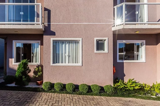 Imagem Sobrado com 3 suítes em condomínio no São Braz Curitiba