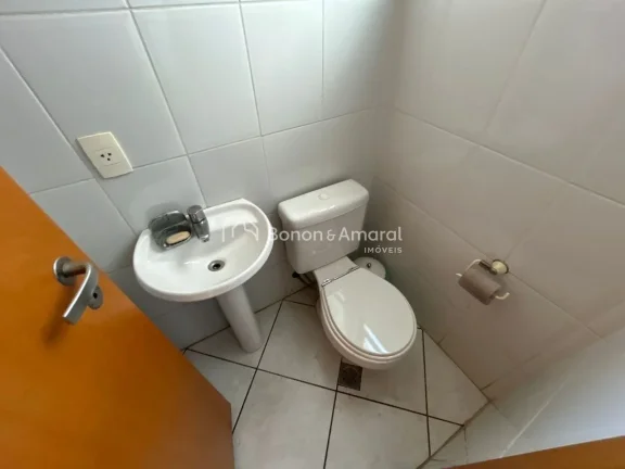 Imagem Apartamento em andar intermediário, com excelente incidência de sol da tarde e uma vista livre que...