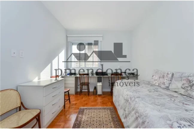 Imagem Apartamento reformado a venda em Rua tranquila de Pinheiros.