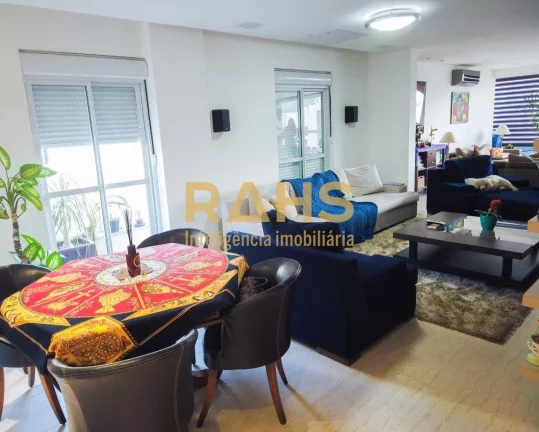 Imagem Completo em todos os detalhes, contemplada com um edifício de formas ousadas e modernas. Localizado...