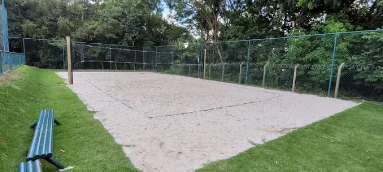 Imagem Casa à Venda com 450m², 3 dormitórios, 3 suítes, 1 sala e 4 vagas!!!