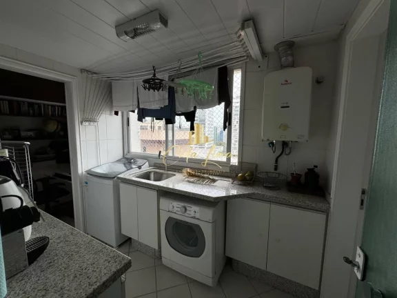 Imagem Vendo apartamento de Alto Padrão de 04 Dormitórios no bairro Centro - SC