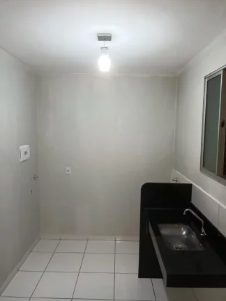 Imagem Apartamento com 2 quartos, sala, cozinha tipo americana com pia de granito, banheiro com box de vidr...