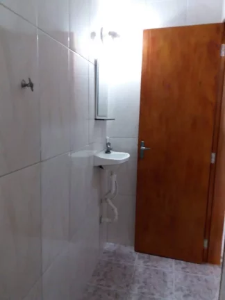 Imagem Sobrado com 4 dormitórios para alugar, 240 m² por R$ 2.400/mês - Parque Gerassi - Santo André/SP