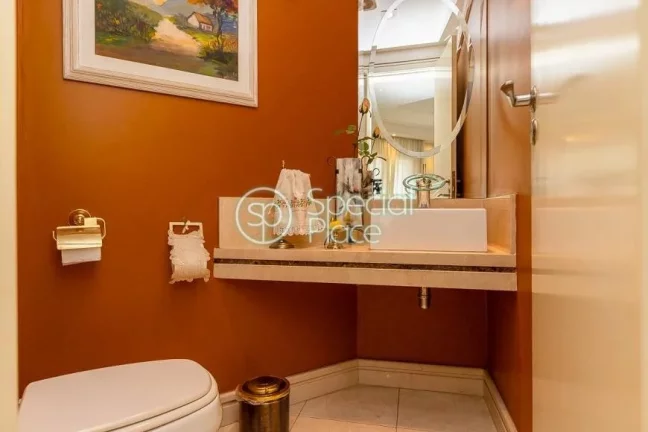 Imagem Cobertura duplex com lazer privativo, piso superior com ares de casa, possui um living amplo para tr...