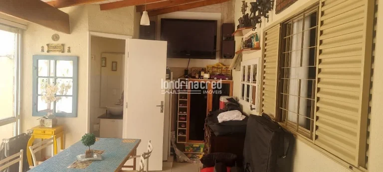 Imagem Linda Casa à Venda no Portal de Versalhes: 3 Quartos, Sendo 1 Suíte com Armários Planejados, por Apenas 550 Mil Reais – Oportunidade Imperdível!"