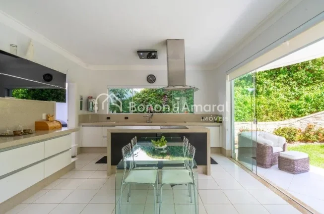 Imagem Aproveite a oportunidade de viver em uma casa encantadora, projetada por um arquiteto de renome, Aqu...