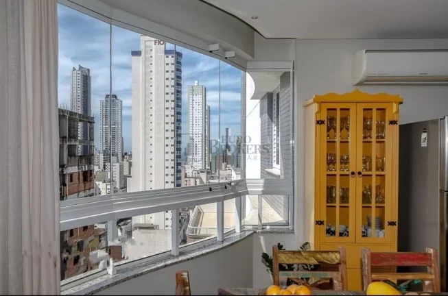 Imagem Apartamento com 3 suítes à venda no Centro de Balneário Camboriú/SC