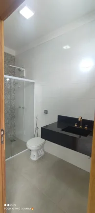 Imagem Casa à Venda com 450m², 3 dormitórios, 3 suítes, 1 sala e 4 vagas!!!