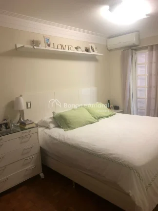 Imagem Encantadora residência disponível em um dos condomínios mais desejados da região. Com excelente ...