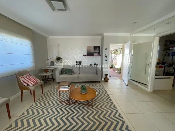 Imagem Encantadora residência em condomínio fechado, com projeto moderno e ambientes integrados que propo...