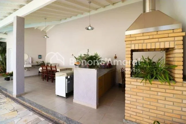 Imagem Casa à venda em condomínio fechado em Campinas - SP. 
Linda casa assobradada com amplo living para...