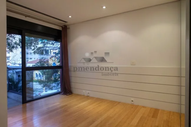 Imagem Incrível Apartamento com magnificos terraços!!! Apartamento de 390m² generosamente distribuídos,...