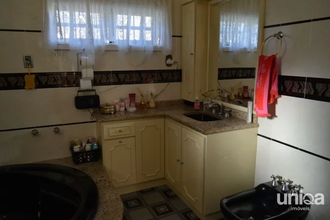 Imagem Sobrado com 04 dormitórios sendo 01 suite com closed e hidromassagem.