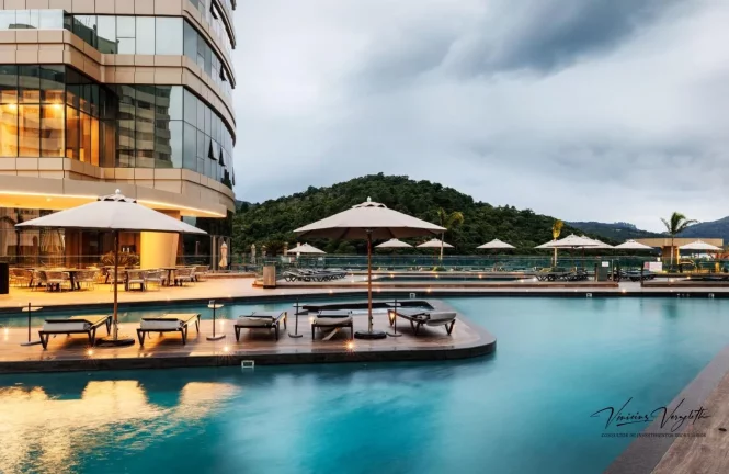 Imagem Apartamento 4 ou + dormitórios para Venda em Balneário Camboriú / SC no bairro Centro