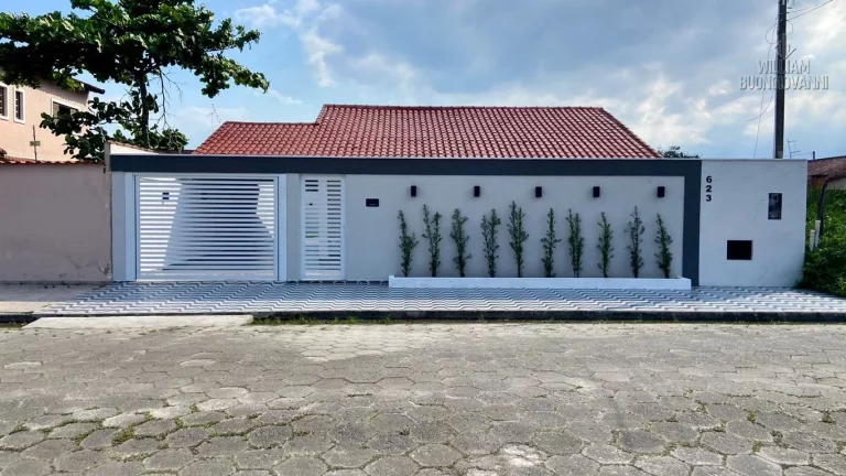 Imagem Belíssima casa ampla com piscina em Itanhaém á venda