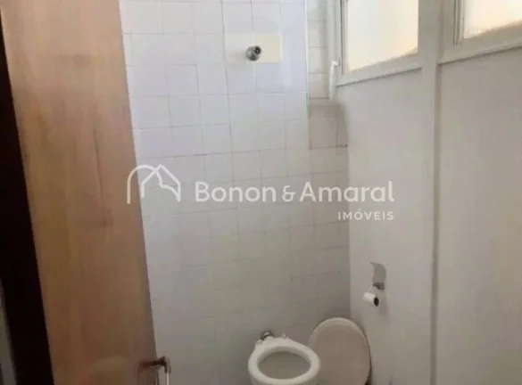 Imagem Sala para escritório, com lavabo, copa, 2 banheiros e piso laminado, em andar alto, em região come...