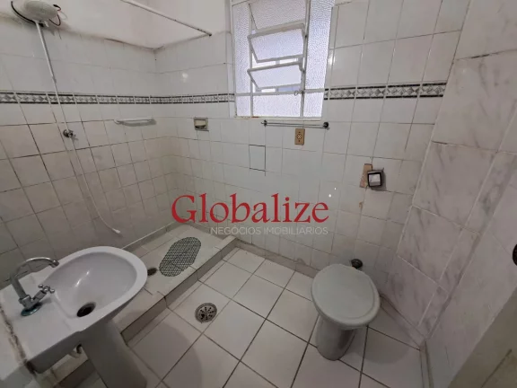 Imagem Apartamento à venda com 55m², 2 quartos, 1 banheiro, rua tranquila por R$320.000,00 na Aparecida em Santos